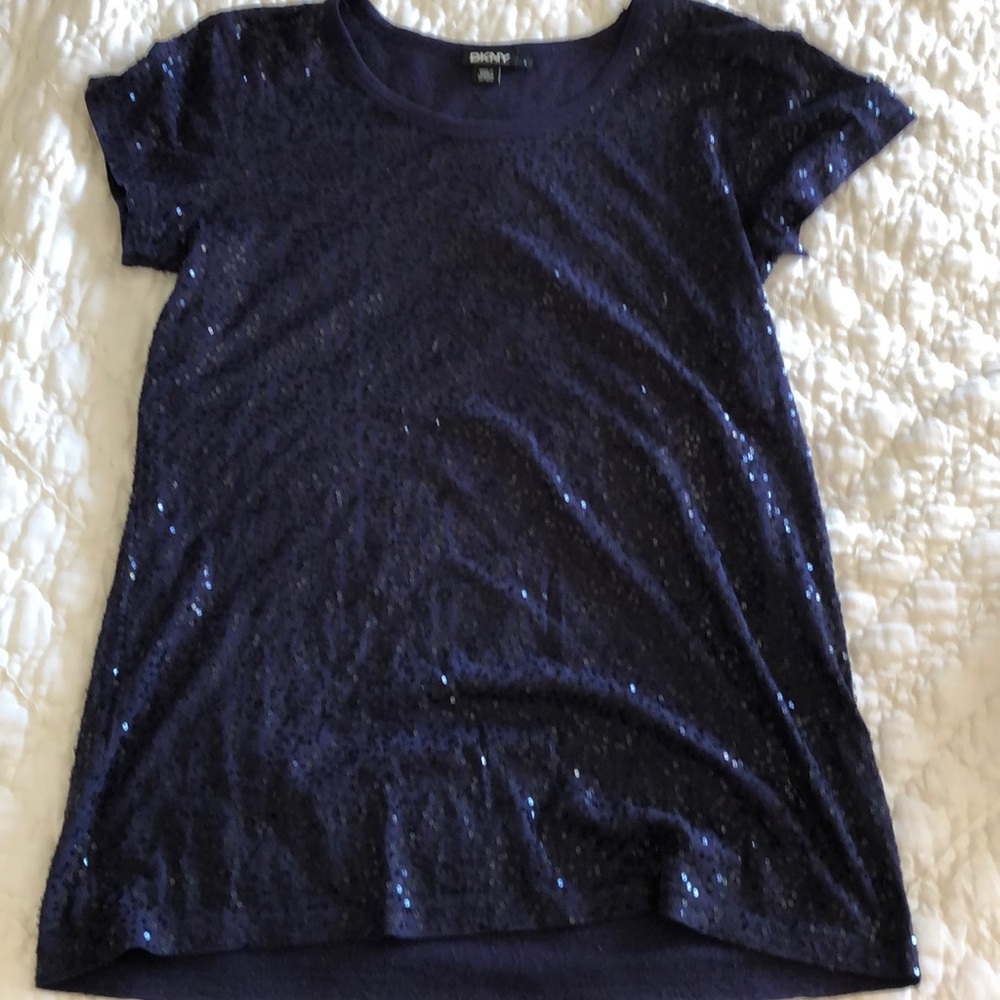 DKNY T SHIRT WITH SEQUINS